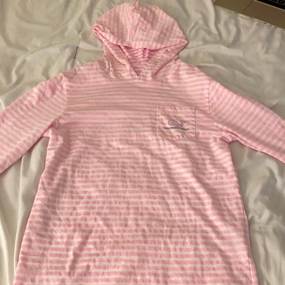new vineyard vines long sleeve shirt with hood!
